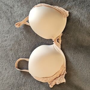 Victoria's Secret Cream Lace Bra